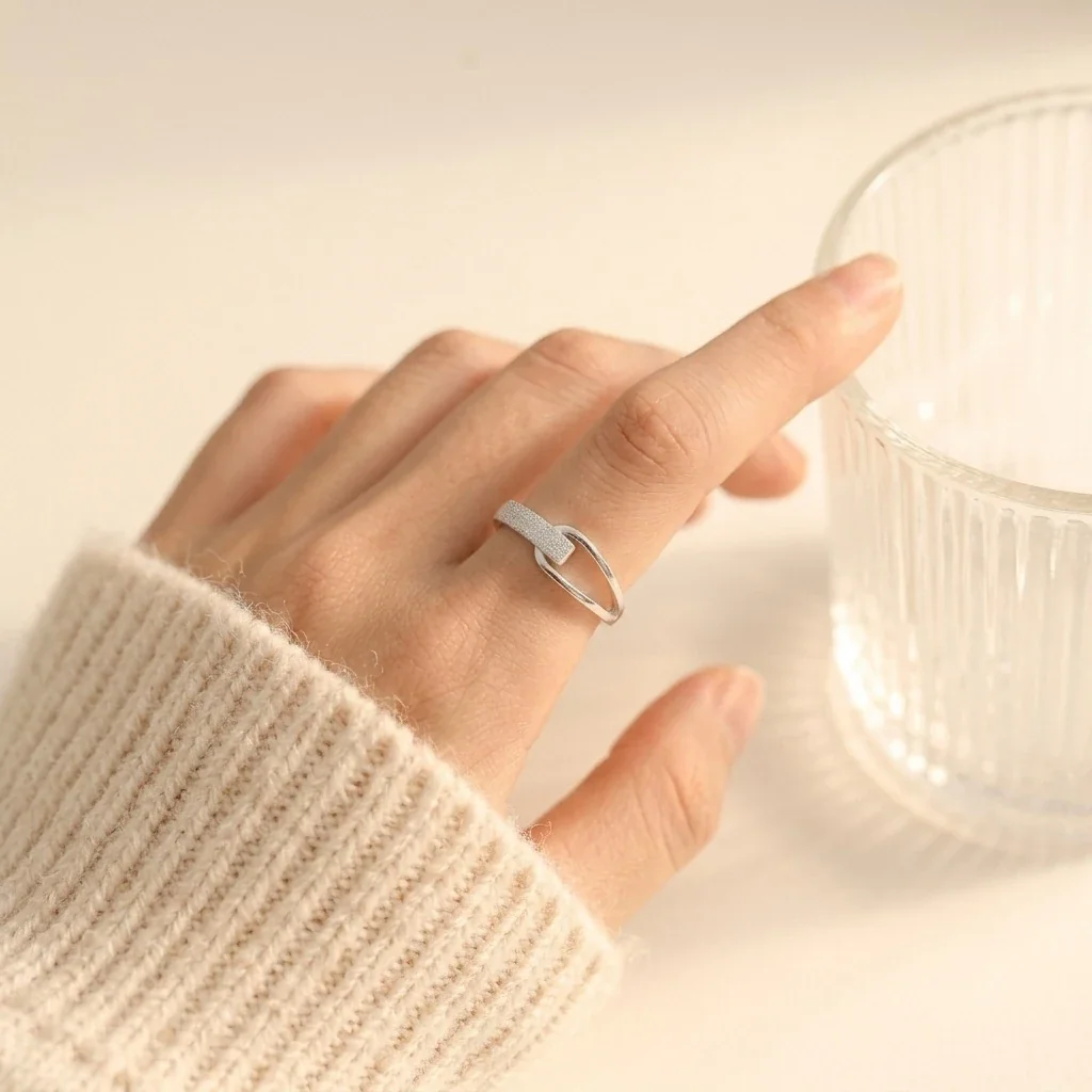 Sculptural Open-Front Link Textured 925 Sterling Silver Ring