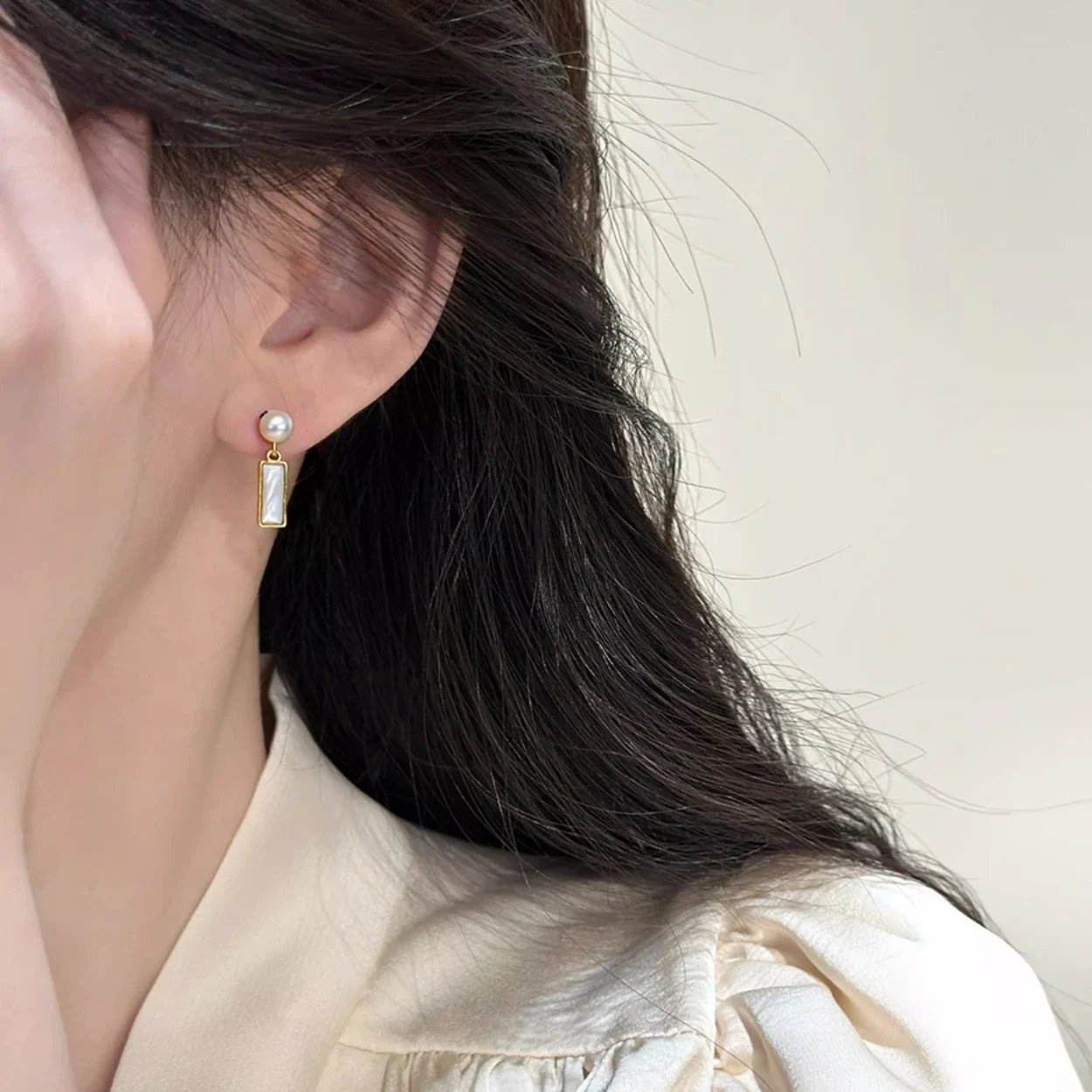 Refined Gold-Plated Round Freshwater Pearl Bar Drop Earrings