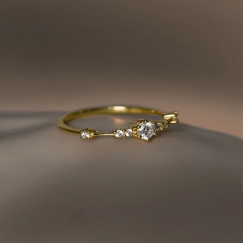 Delicate 925 Sterling Silver Seven-Stone Round Prong Ring
