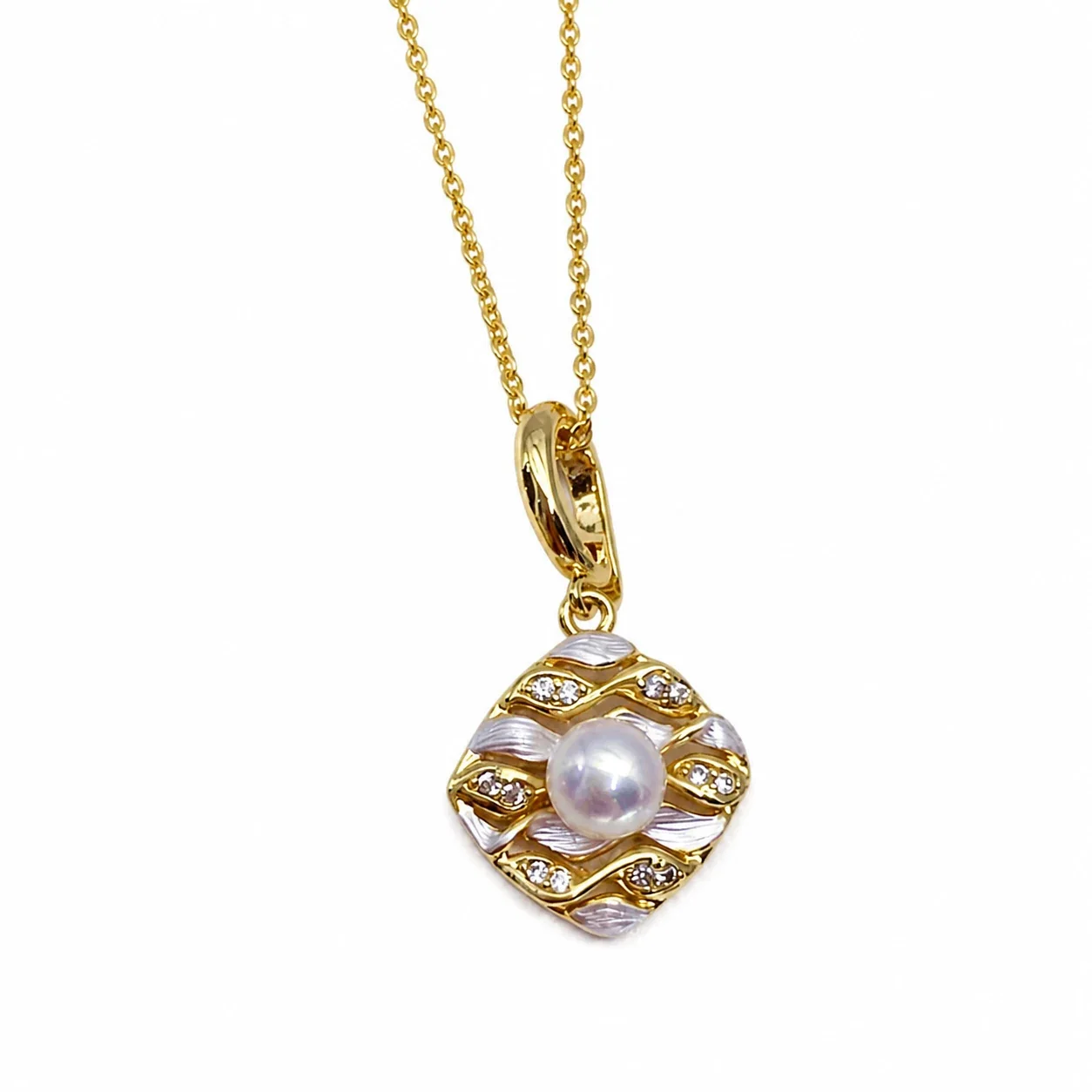 Ornate Gold-Plated Wavy Lattice Pearl Pendant Necklace