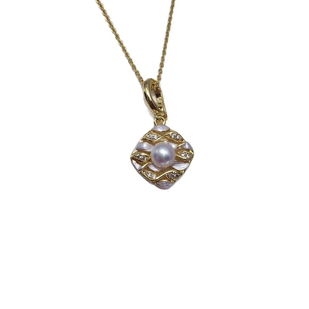 Ornate Gold-Plated Wavy Lattice Pearl Pendant Necklace