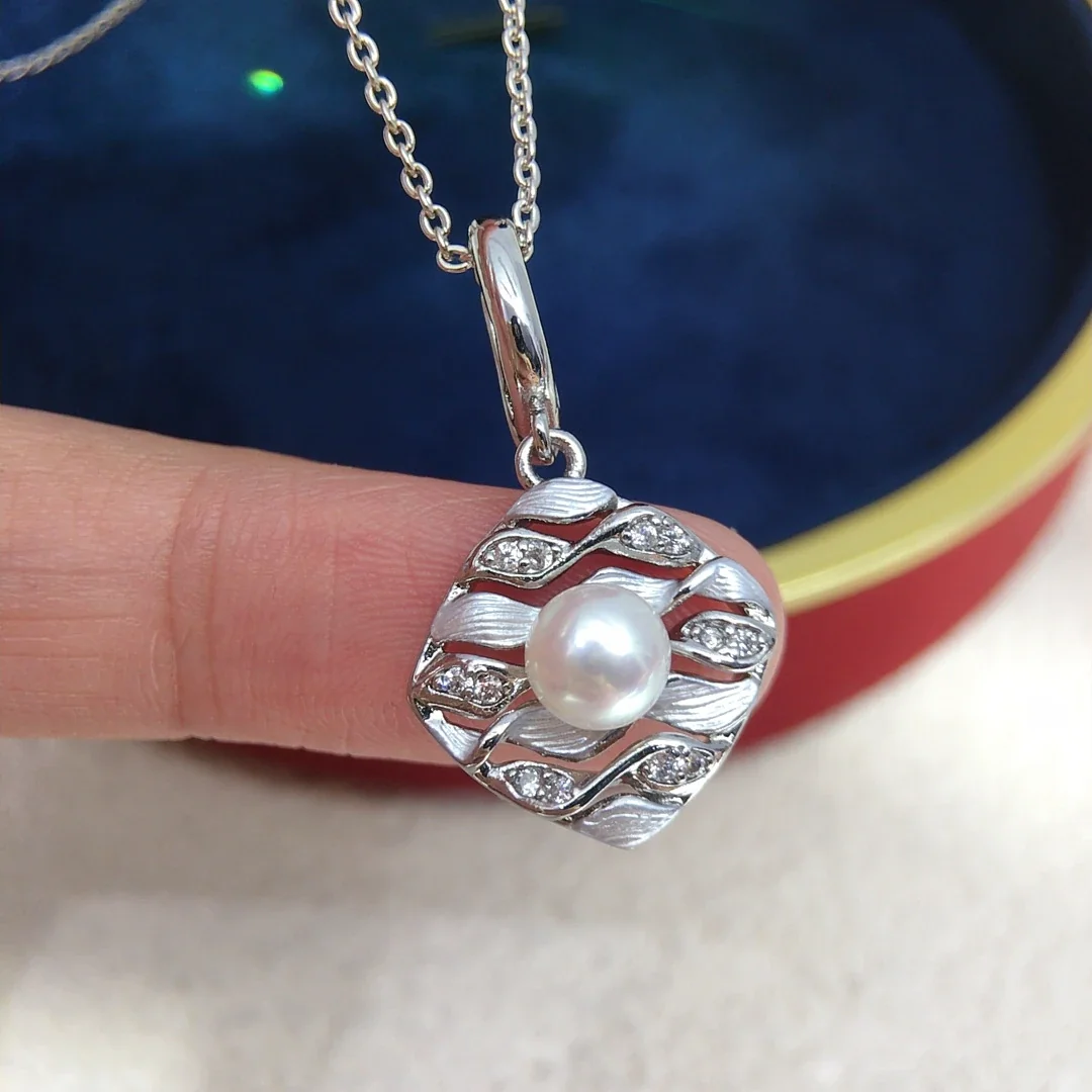 Ornate Gold-Plated Wavy Lattice Pearl Pendant Necklace - Silver