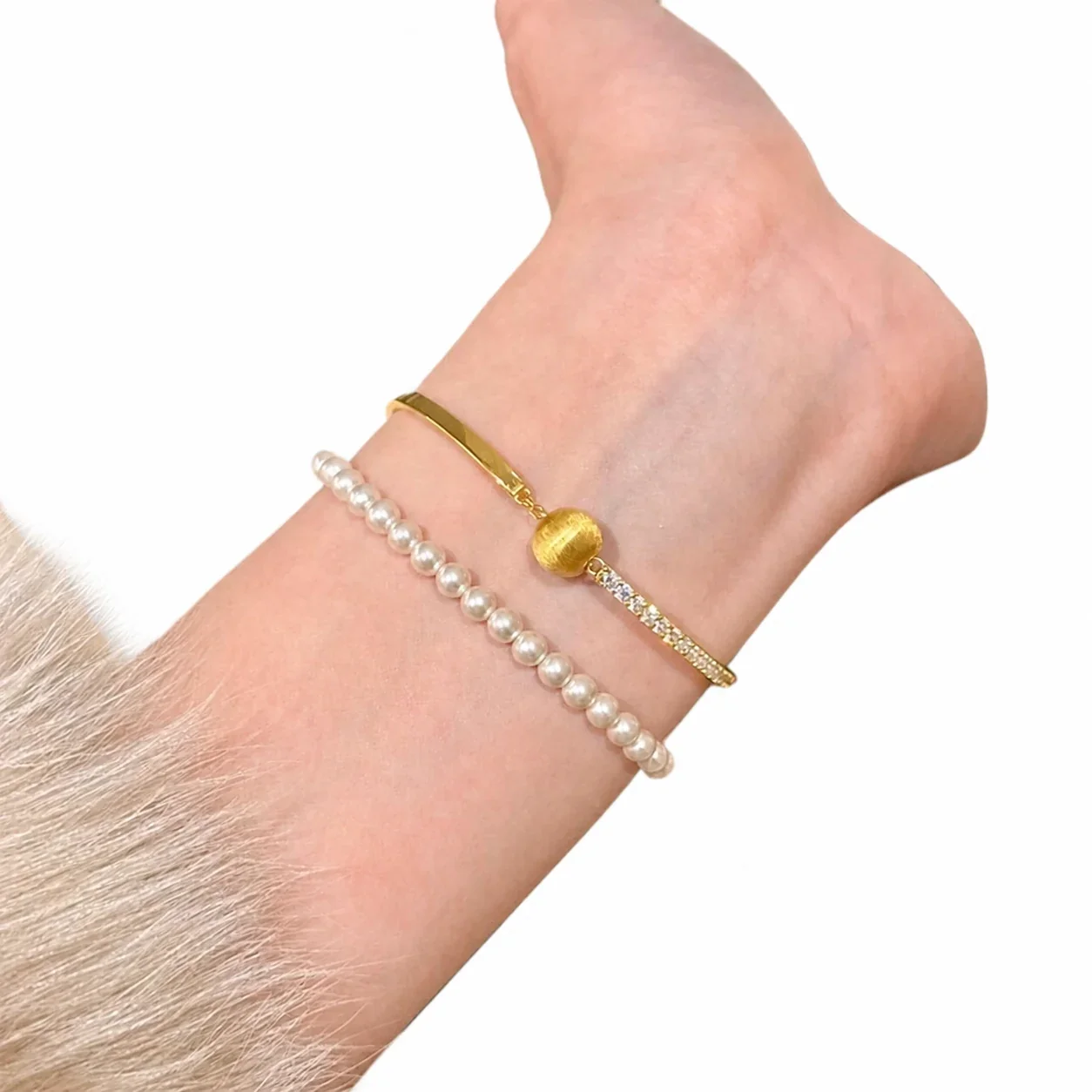 Refined Gold-Plated Brushed Ball Crystal Bar Copper Bracelet