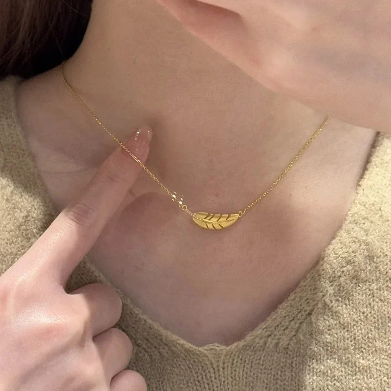 Textured Gold-Plated Feather Copper Chain Necklace