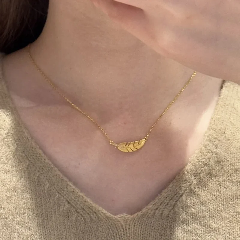 Textured Gold-Plated Feather Copper Chain Necklace