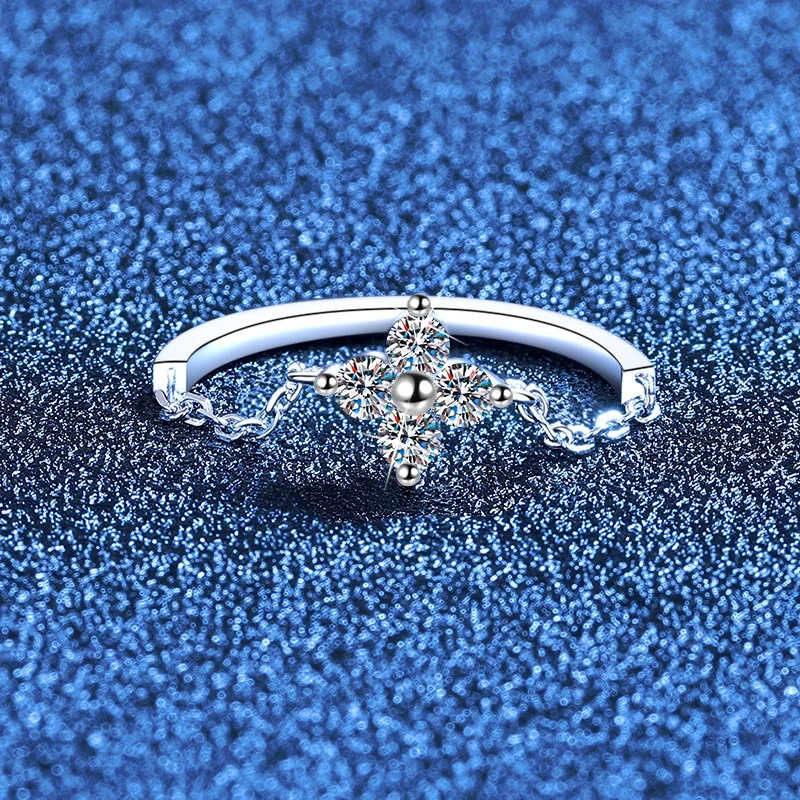 Delicate 925 Sterling Silver Clover Moissanite Chain Ring