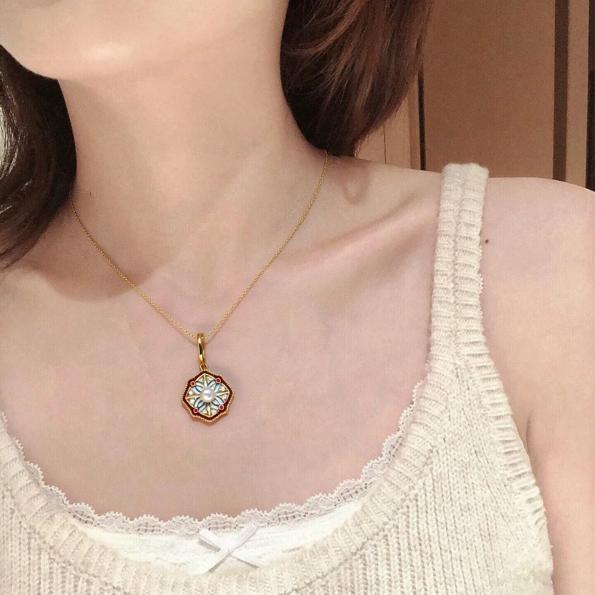 Ornate Gold-Plated Floral Inlay Pearl Pendant Necklace