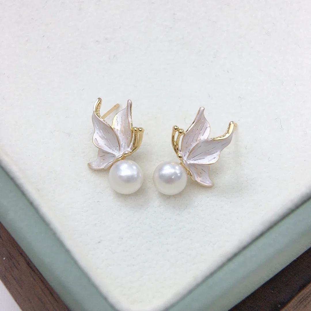 Luminous Gold-Plated Butterfly Leaf Freshwater Pearl Stud Earrings