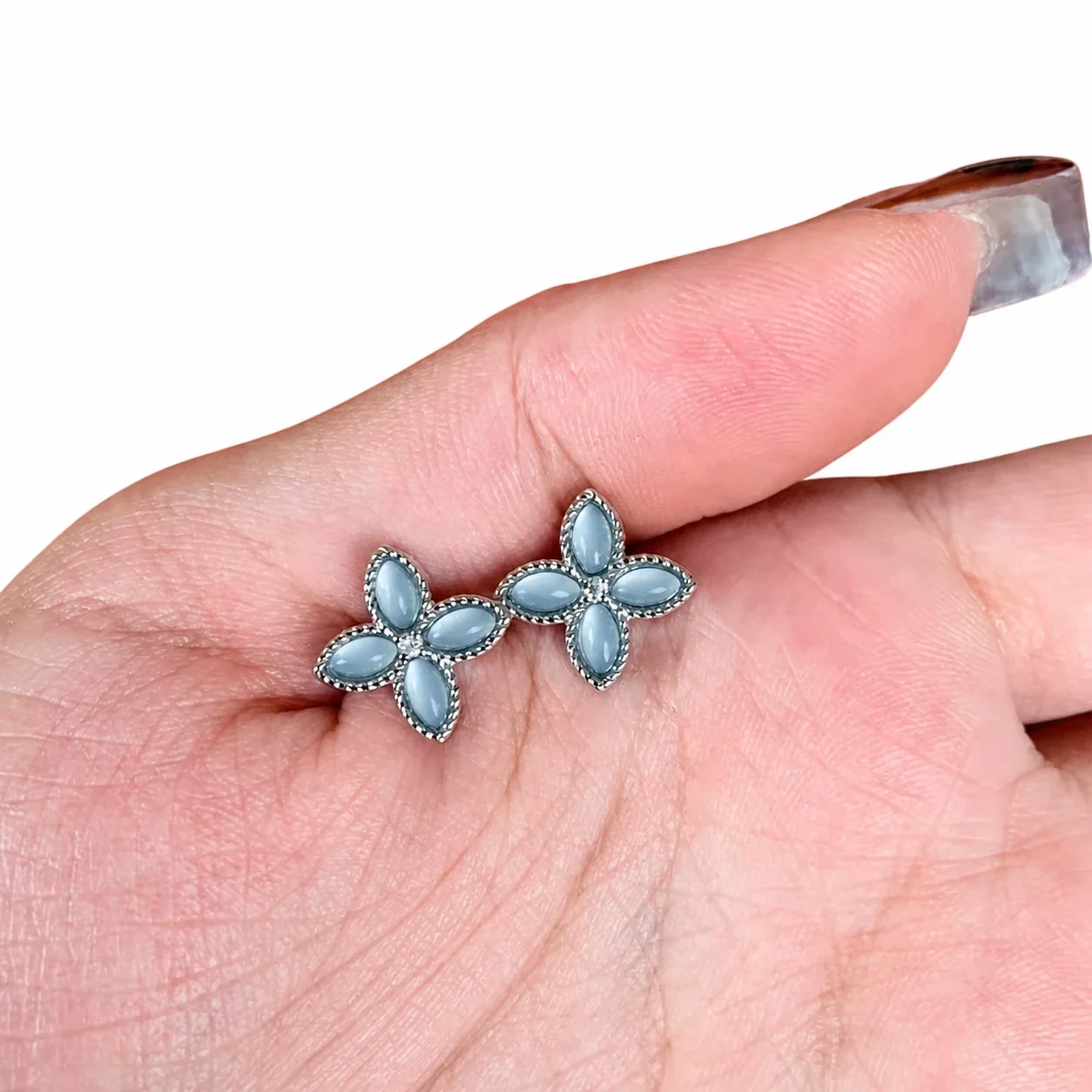 Delicate Silver-Plated Copper Blue Clover Cable Bracelet