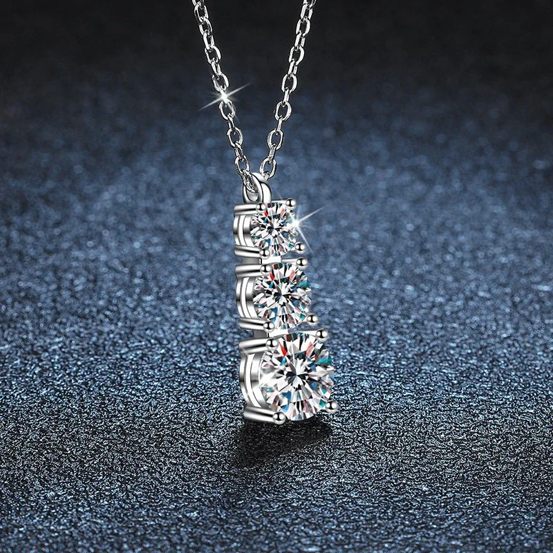 Refined 925 Sterling Silver Three-Stone Round Moissanite Necklace