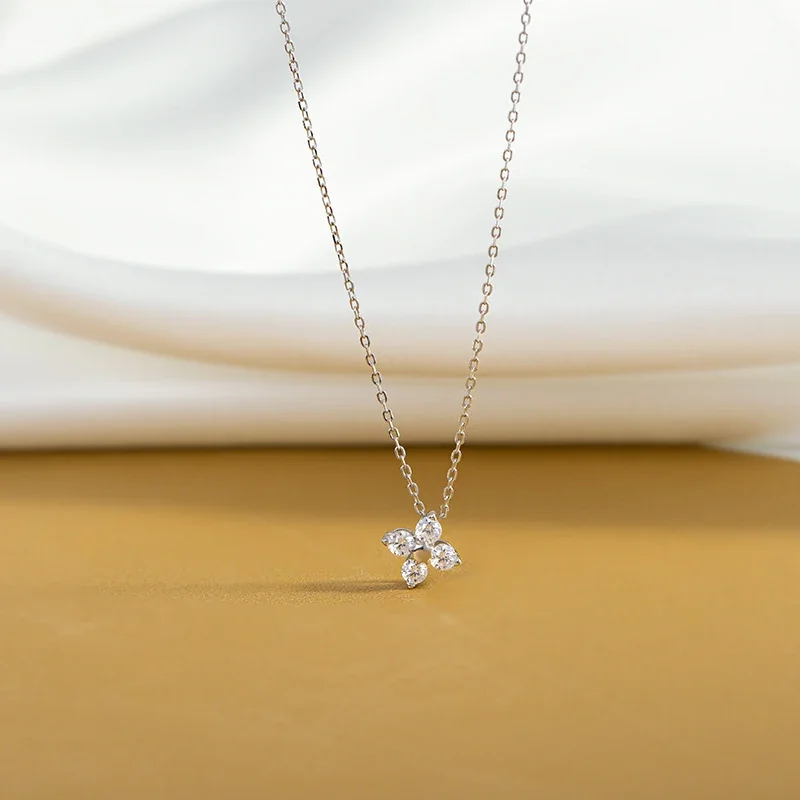Delicate 925 Sterling Silver Four-Stone Flower Pendant Necklace - Silver