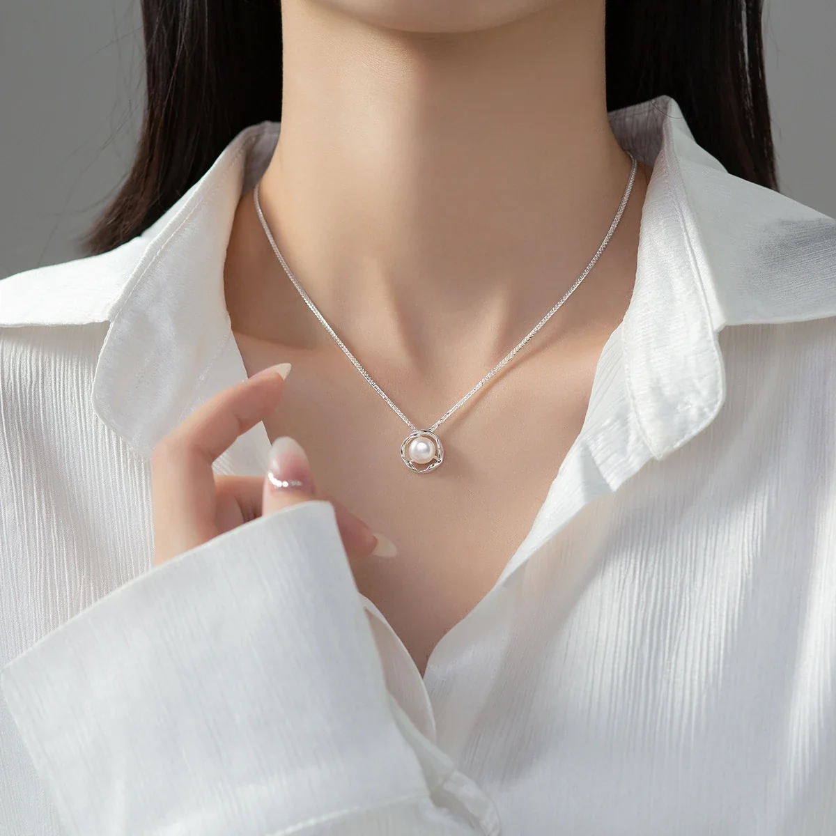 Sculptural 925 Sterling Silver Pearl Halo Pendant Necklace
