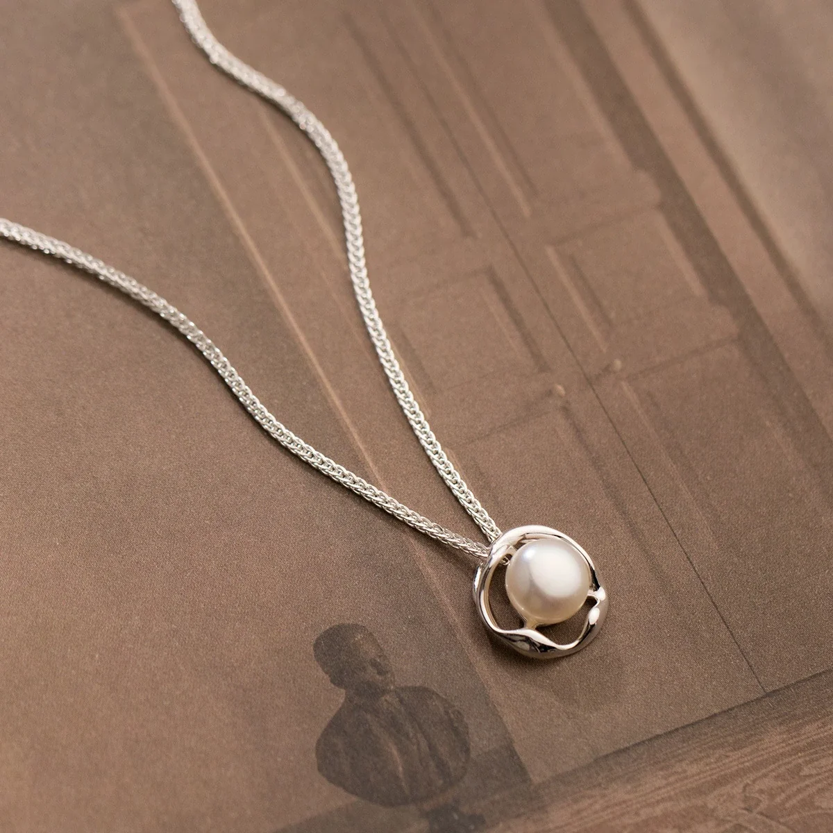 Sculptural 925 Sterling Silver Pearl Halo Pendant Necklace