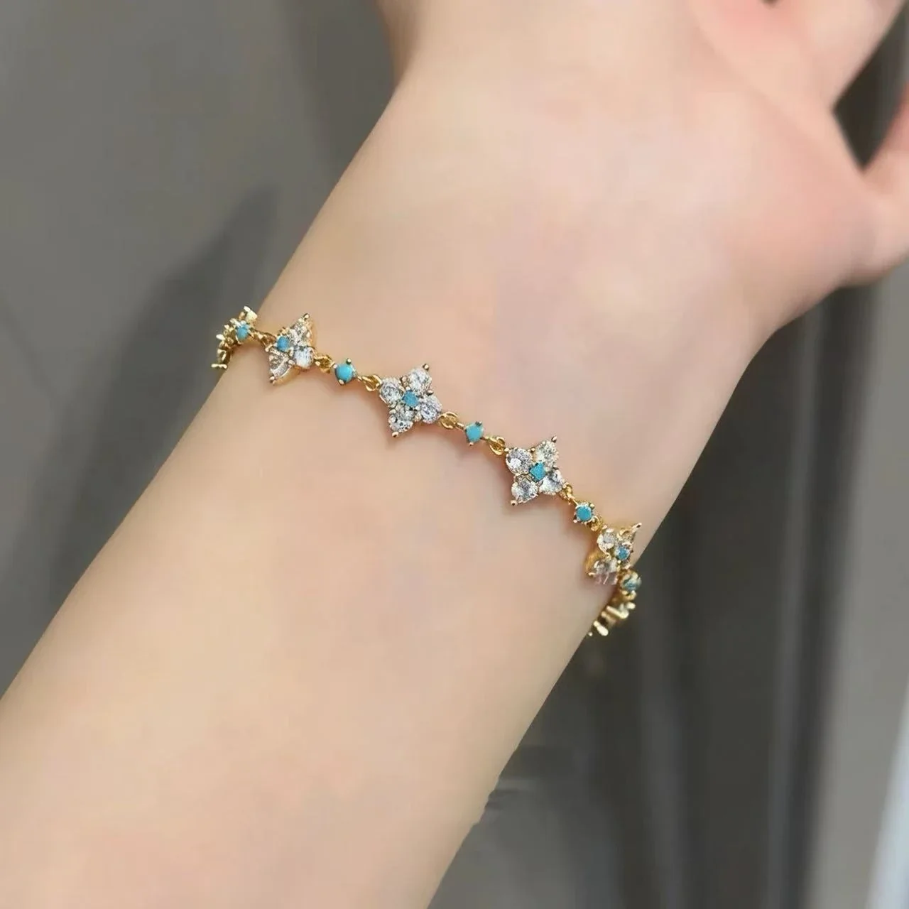Delicate Gold-Plated Clover Stone Crystal Copper Bracelet