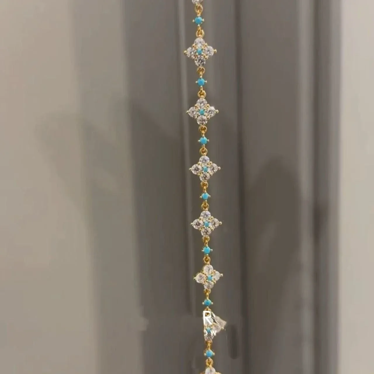 Delicate Gold-Plated Clover Stone Crystal Copper Bracelet - Gold