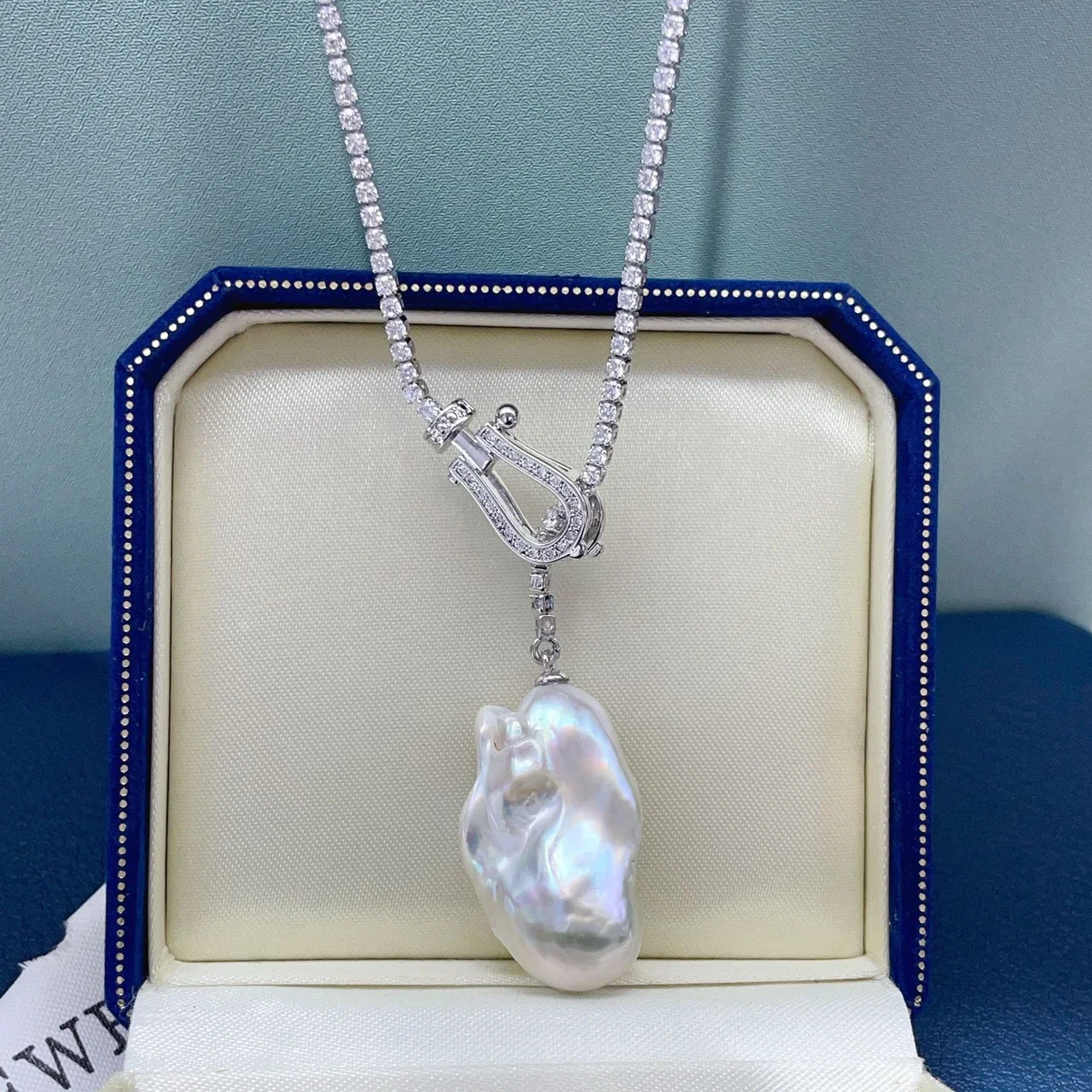 Luminous Baroque Pearl Crystal Horseshoe Lariat Necklace
