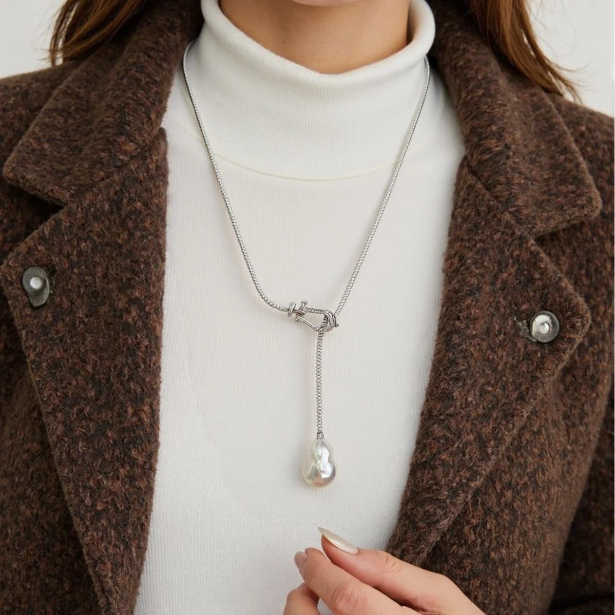 Luminous Baroque Pearl Crystal Horseshoe Lariat Necklace