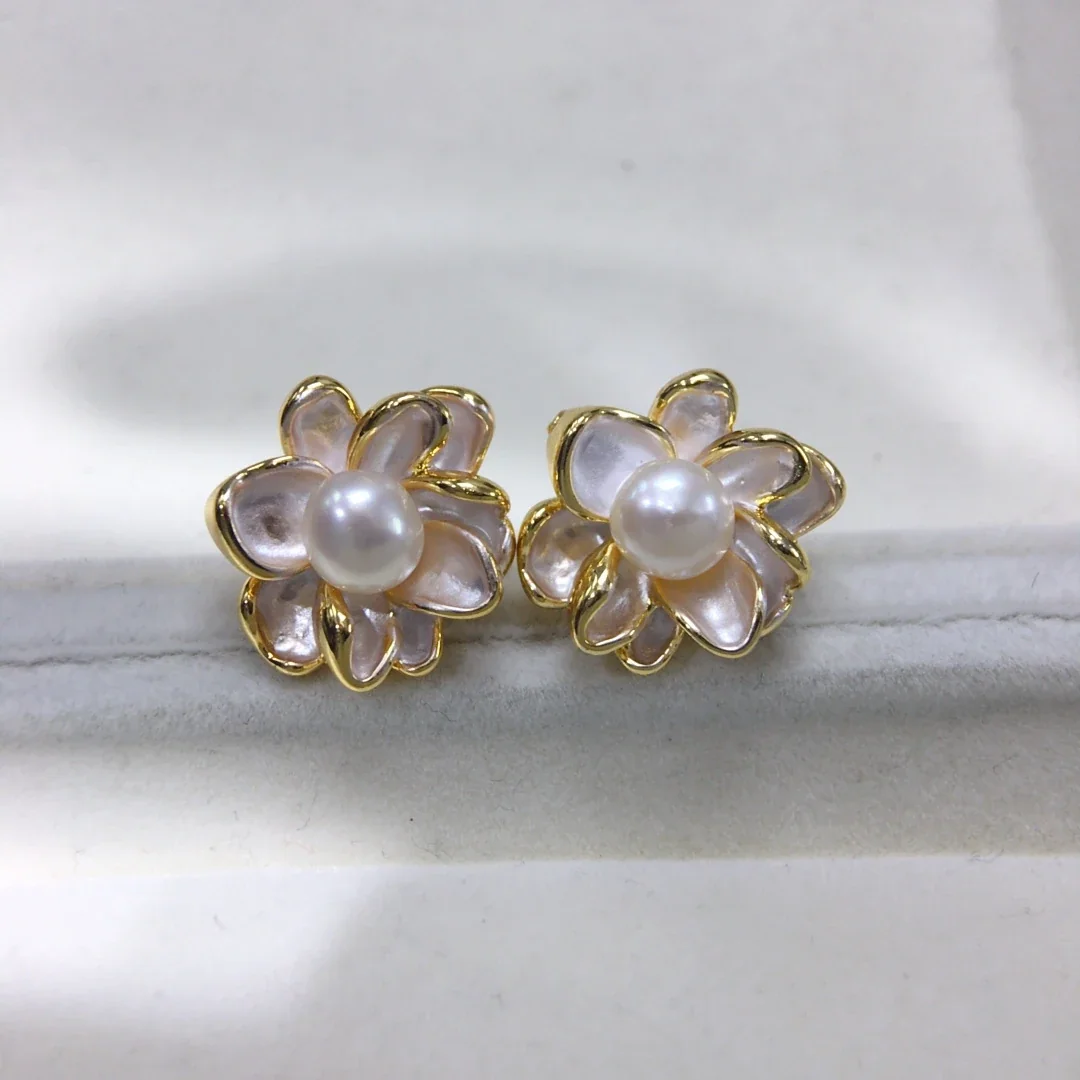 Dimensional Lotus Petal Freshwater Pearl Stud Earrings - Gold